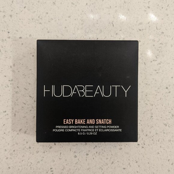 Huda Beauty Easy Bake and Snatch Pressed Brightening & Setting Powder - Picture 6 of 7